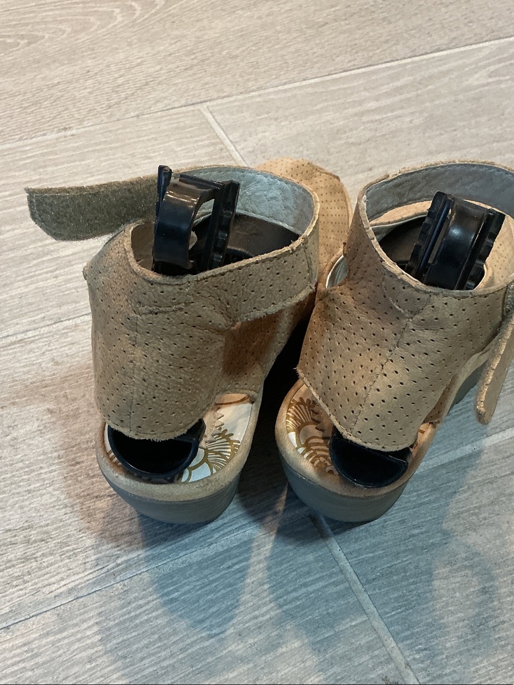Fly London Beige Perforated Peep-Toe Ankle Strap Sandals Women’s 8.5 EU 39 - Picture 3 of 8